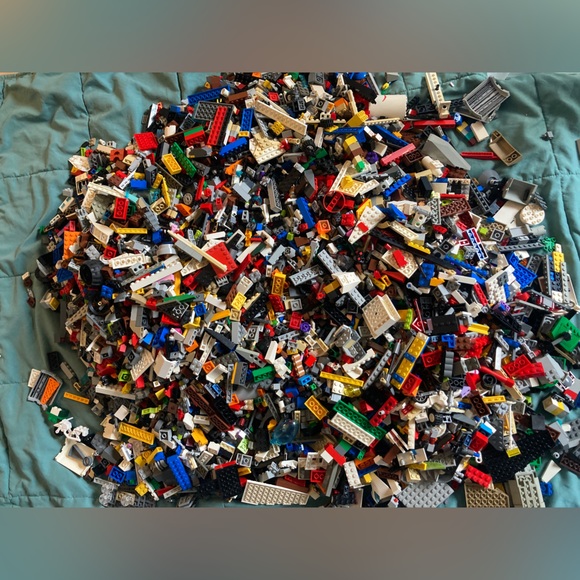 Lots of Legos! (2 pounds of clean, sorted Lego pieces) - Picture 3 of 5
